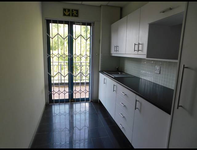 255M² OFFICE TO LET IN HYDE PARK